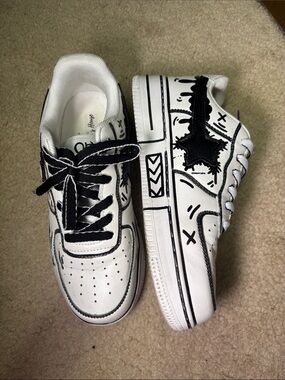 Women’s White and Black Graphic Low-Top Sneakers